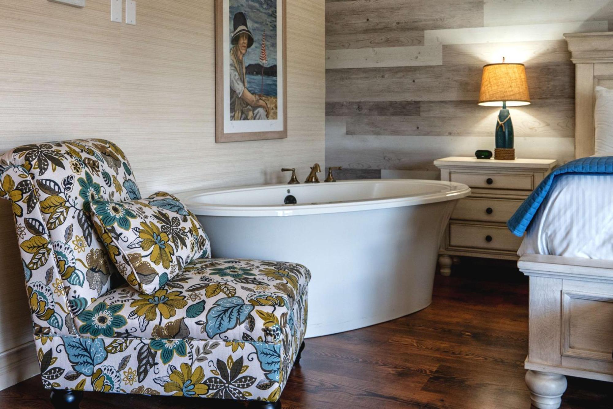 King Room Jetted Tub