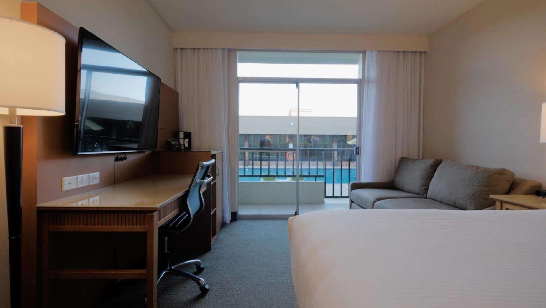 Coast Superior Room, One Queen Bed, Pool Level
