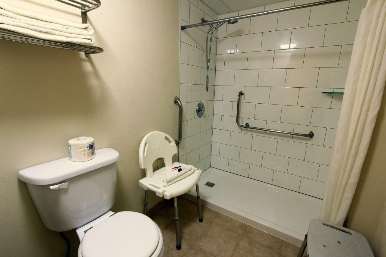 Queen Room Disability Access Non-Smoking