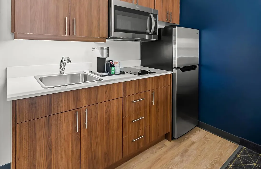 Park Inn By Radisson, Kelowna-1