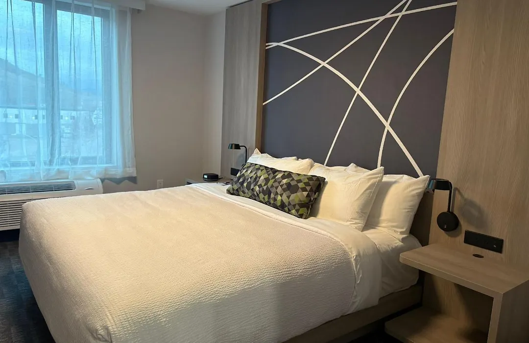 La Quinta Inn & Suites By Wyndham Kelowna Bc-1