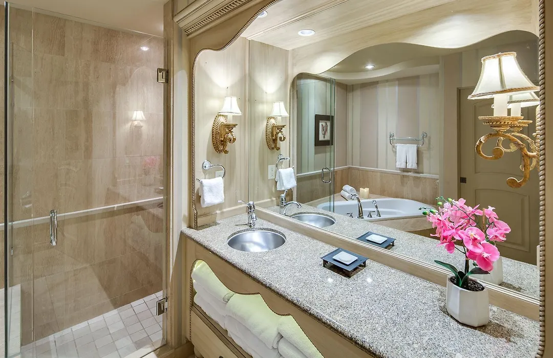The Royal Kelowna - Bellstar Hotels & Resorts-1