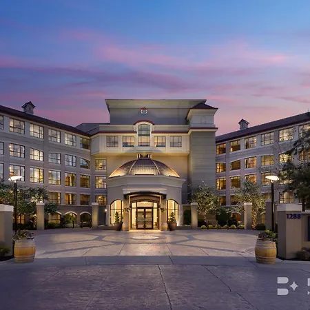 The Royal Kelowna - Bellstar Hotels & Resorts-3