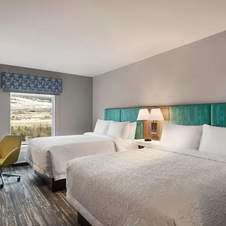Hampton Inn & Suites Kelowna, British Columbia, Canada-3