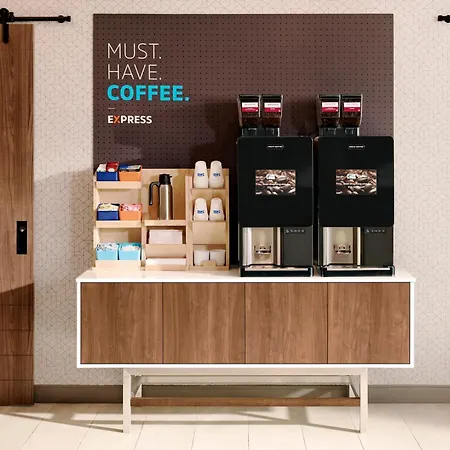 Holiday Inn Express & Suites Kelowna - East By Ihg-3