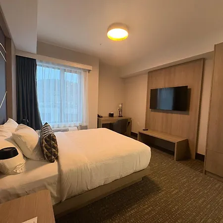 La Quinta Inn & Suites By Wyndham Kelowna Bc-2
