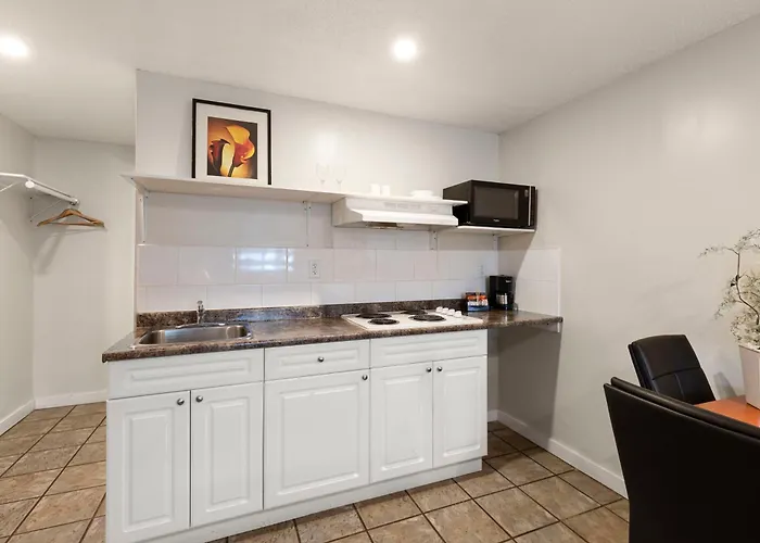 Kelowna HotelsOasis Inn