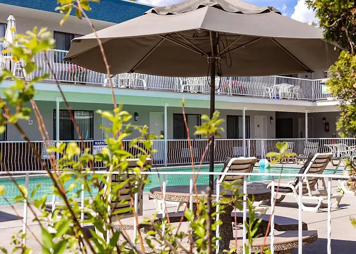 Kelowna HotelsSiesta Suites