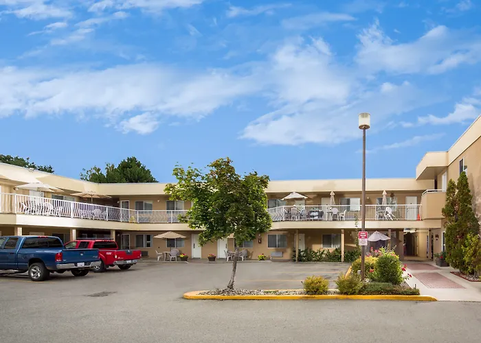 Kelowna HotelsSiesta Suites