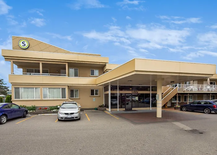 Kelowna HotelsSiesta Suites