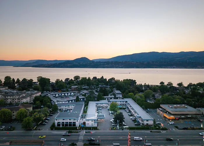 Kelowna HotelsSiesta Suites